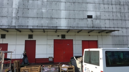 facade condition before washing